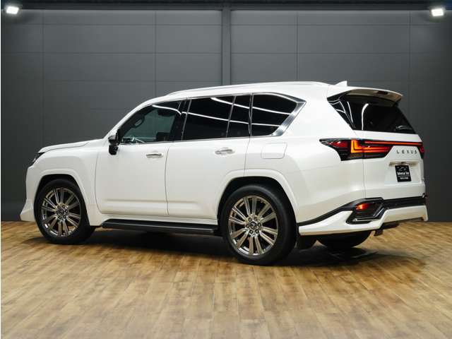 Lexus LX 12