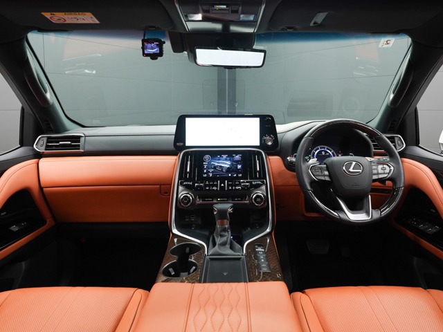 Lexus LX 5