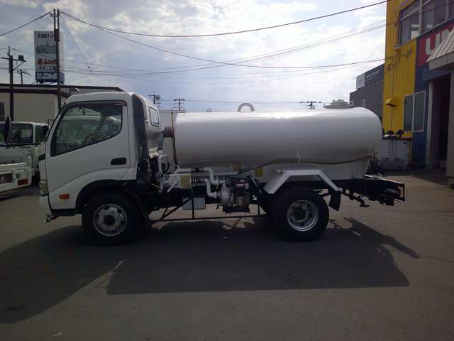 Hino Dutro 4