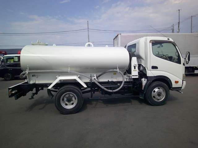 Hino Dutro 9
