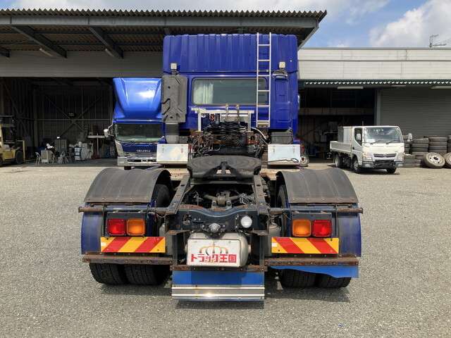 UD Trucks Quon 8
