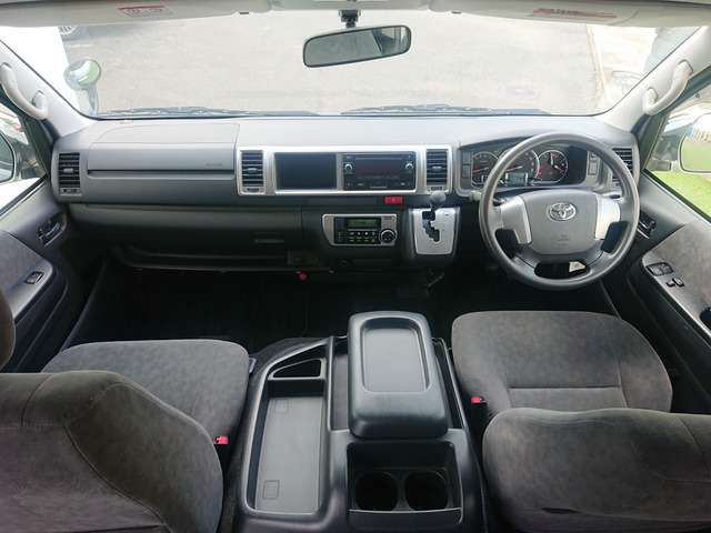 Toyota Hiace 6