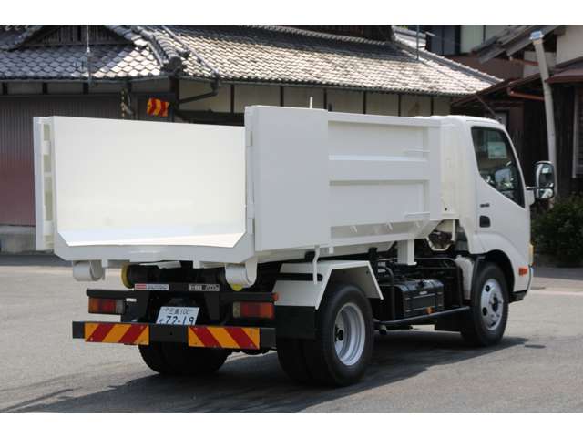 Hino Dutro 11
