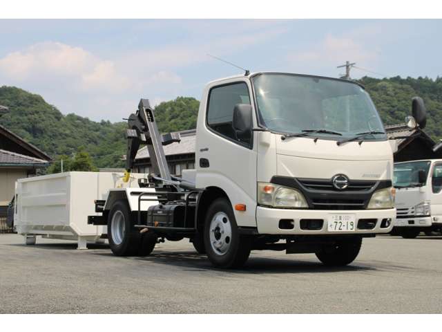 Hino Dutro 3