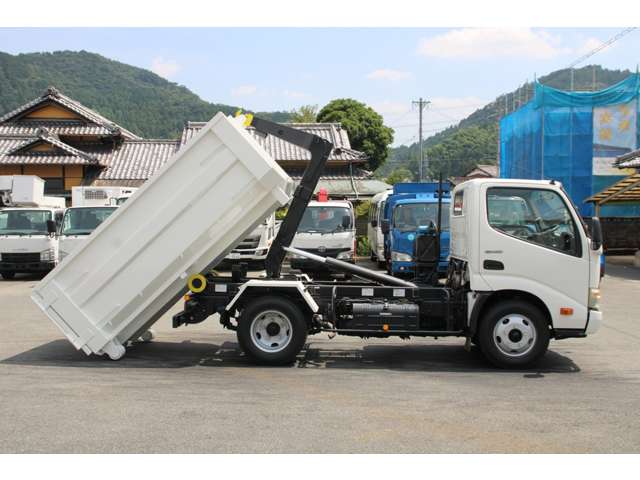 Hino Dutro 4