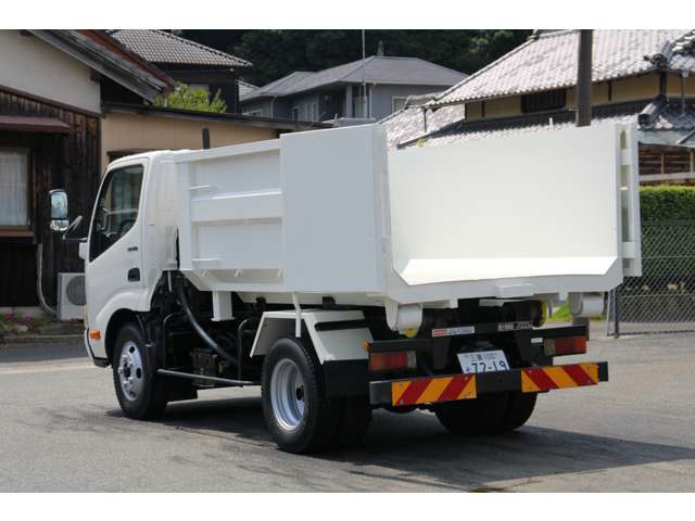 Hino Dutro 10