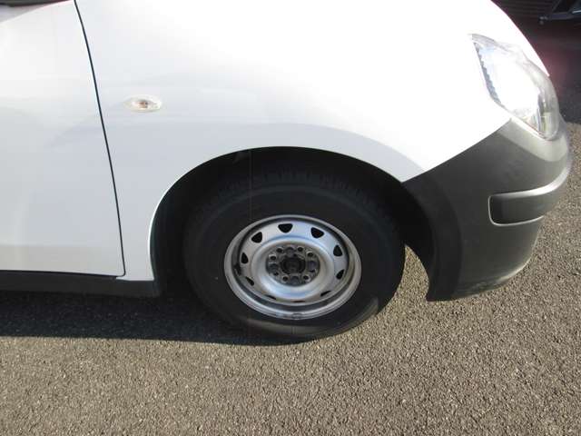 Nissan AD 11