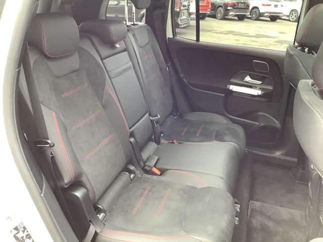 Mercedes-Benz GLB 12