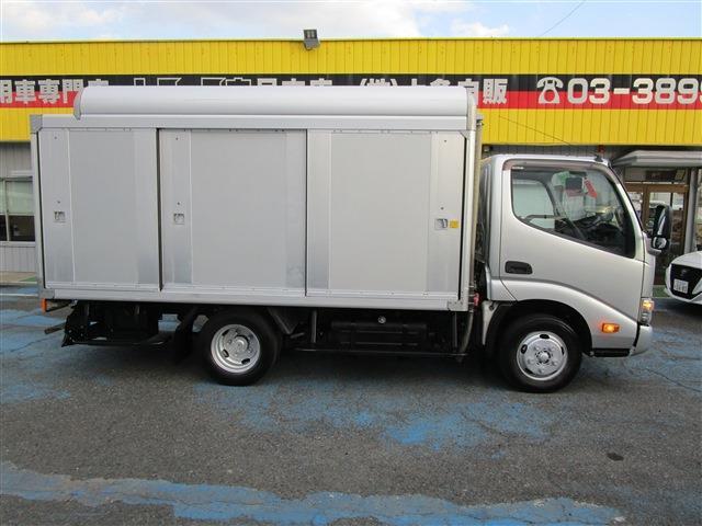 Hino Dutro 3