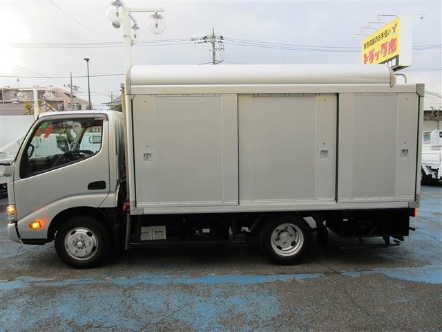 Hino Dutro 4