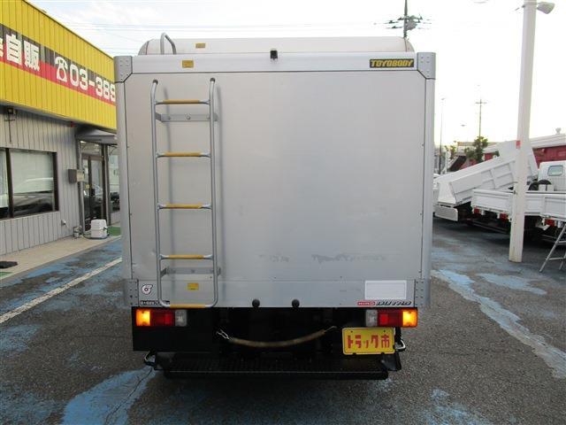Hino Dutro 5