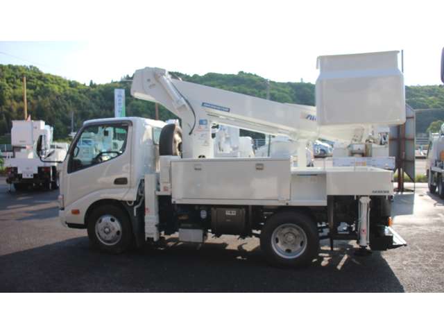 Hino Dutro 4