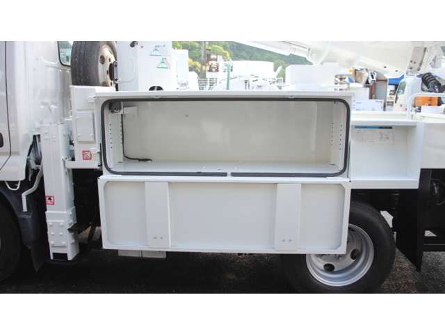 Hino Dutro 8