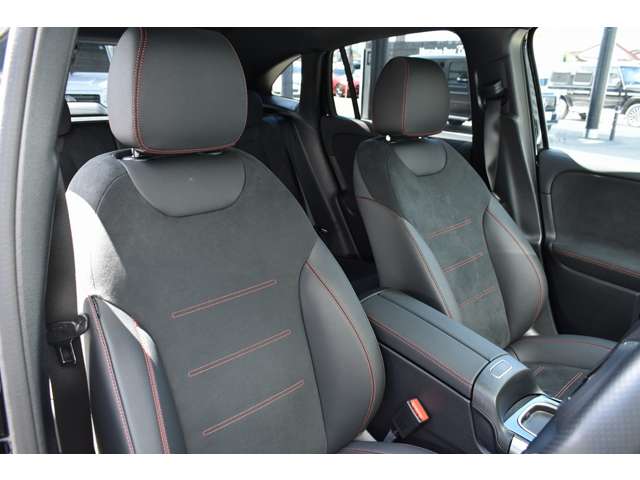 Mercedes-Benz GLA-Class 12