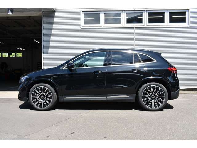 Mercedes-Benz GLA-Class 4