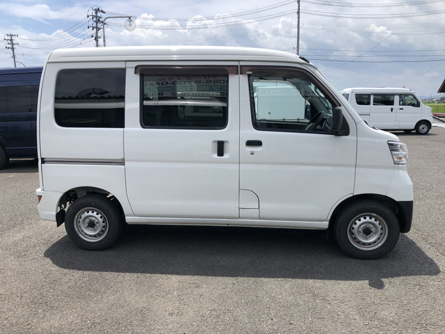 Daihatsu Hijet Cargo 4