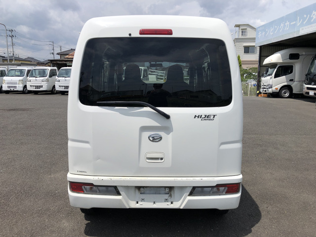 Daihatsu Hijet Cargo 6