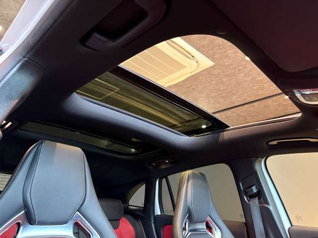 Mercedes-Benz GLA-Class 11