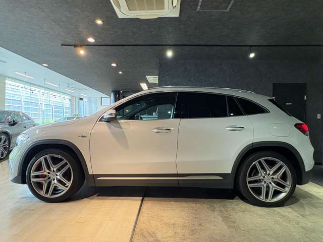 Mercedes-Benz GLA-Class 6