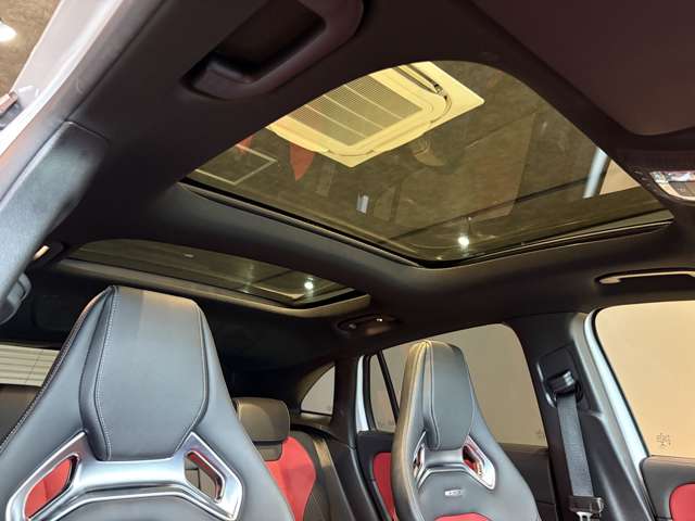 Mercedes-Benz GLA-Class 10