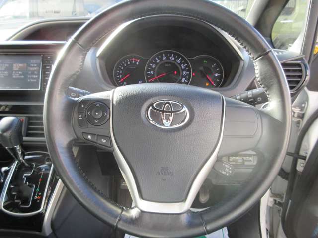 Toyota Voxy 12