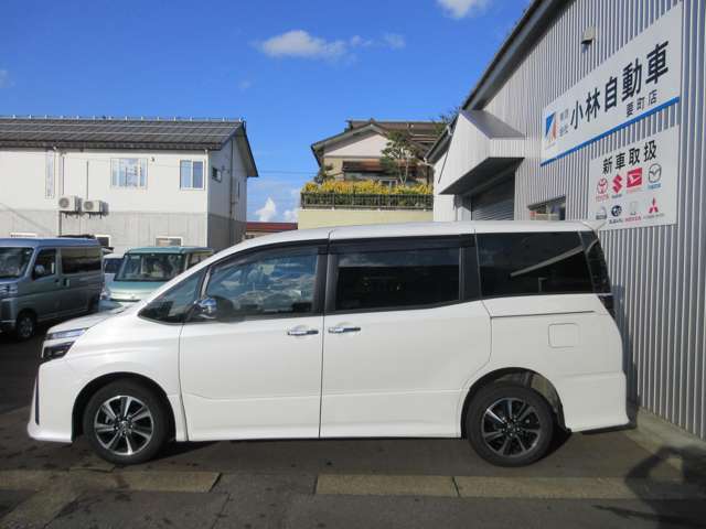 Toyota Voxy 3
