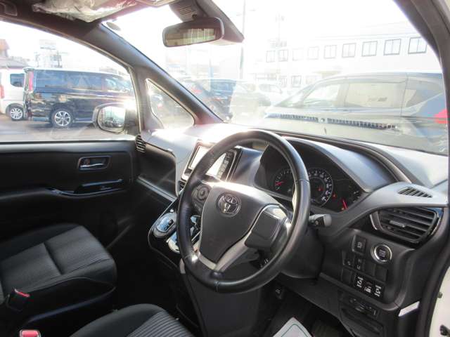 Toyota Voxy 5