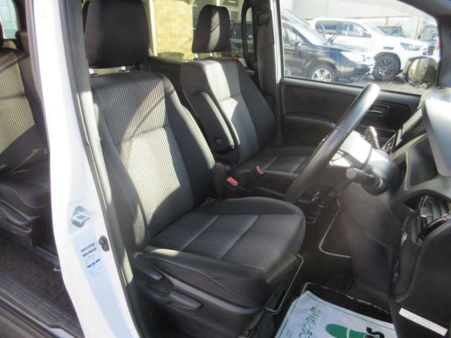 Toyota Voxy 6