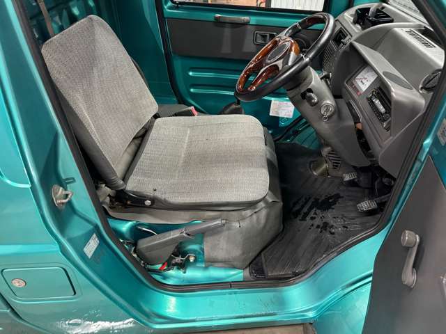 Daihatsu Midget II 11