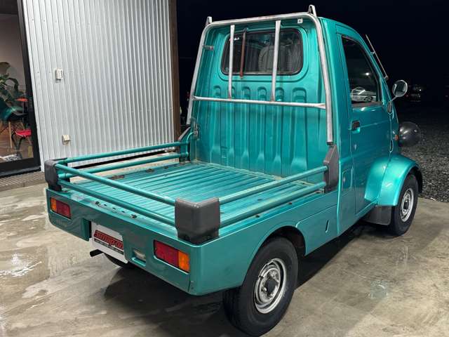 Daihatsu Midget II 9
