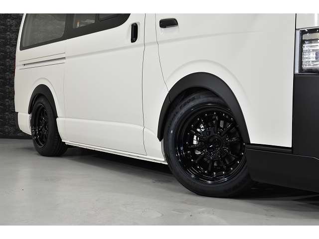 Toyota Hiace Van 12