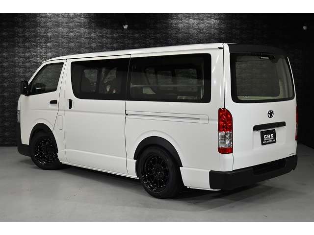 Toyota Hiace Van 5