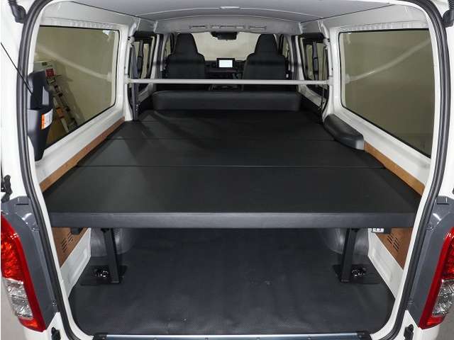 Toyota Hiace Van 6