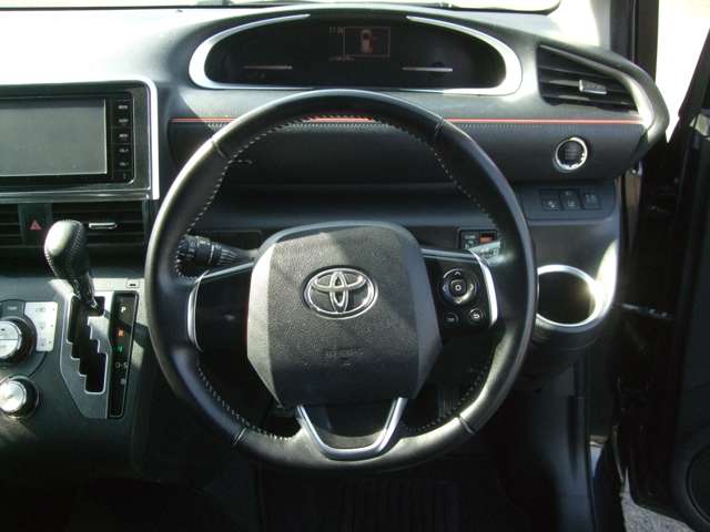 Toyota Sienta 11