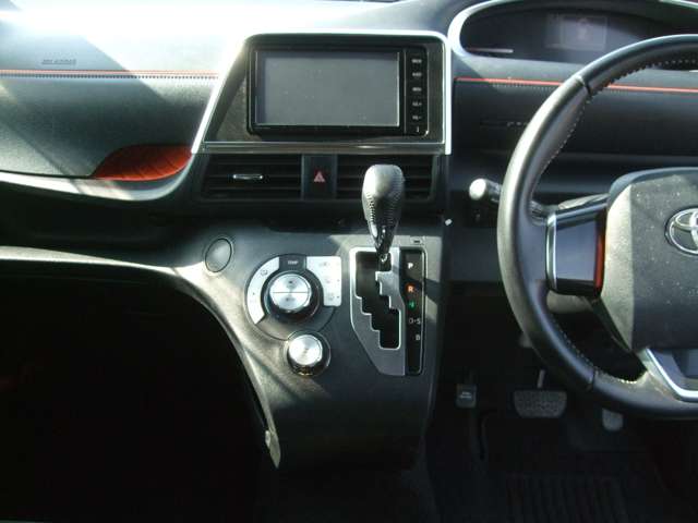 Toyota Sienta 12