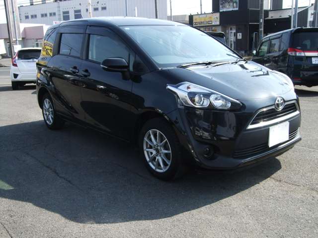 Toyota Sienta 3