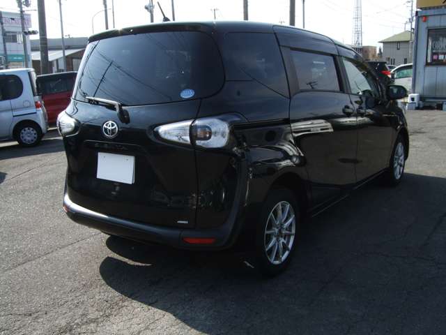 Toyota Sienta 5