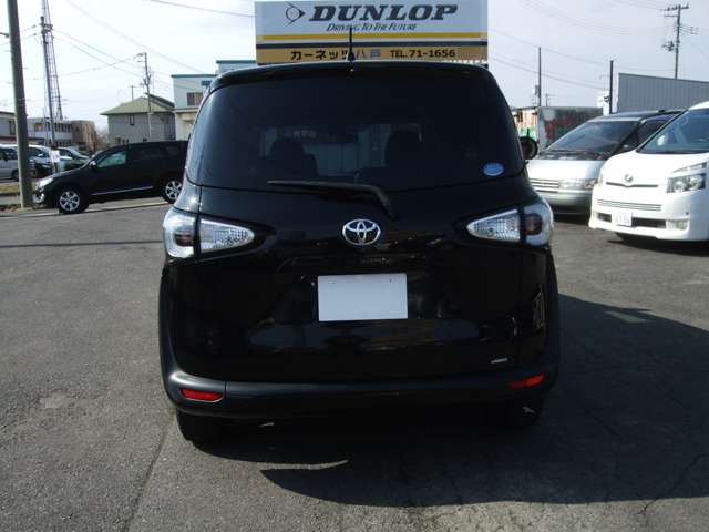Toyota Sienta 6