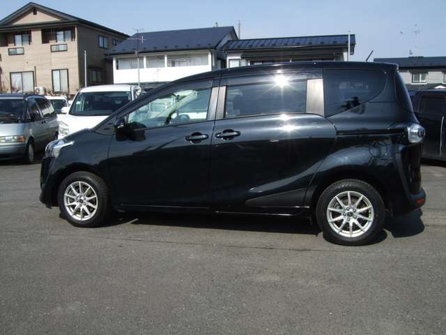 Toyota Sienta 8