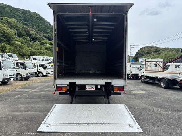 Mitsubishi Fuso Fighter 9