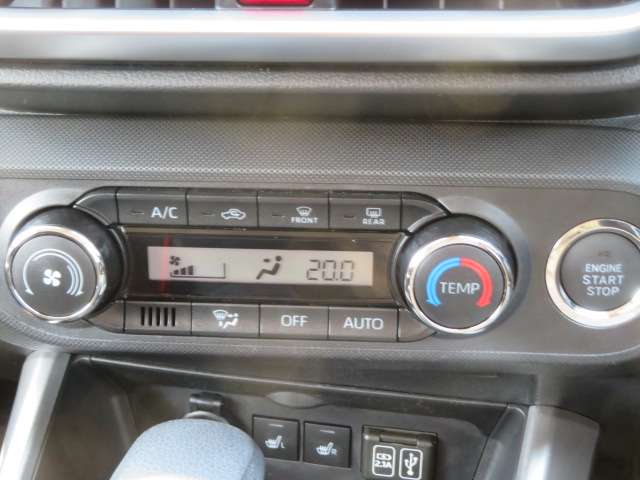 Daihatsu Rocky 12
