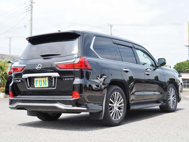 Lexus LX 5