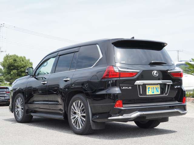 Lexus LX 6