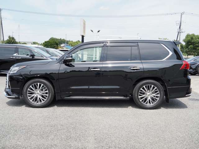 Lexus LX 8