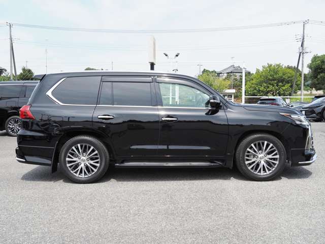 Lexus LX 9