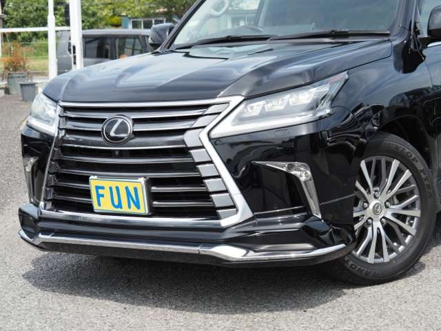 Lexus LX 10