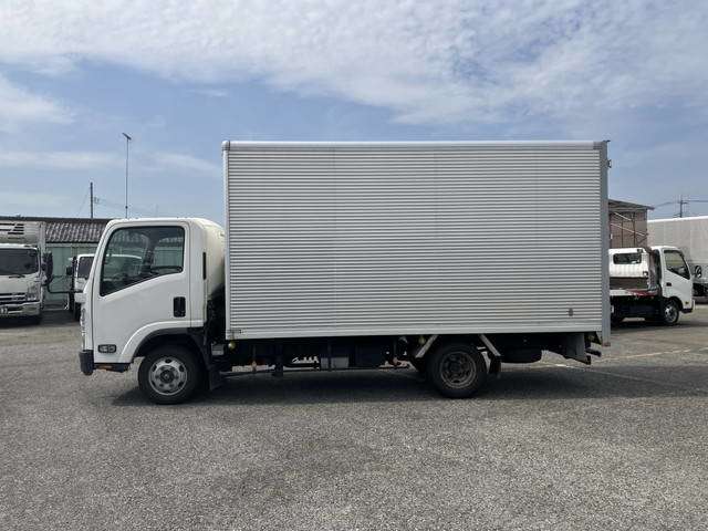 Isuzu Elf 4