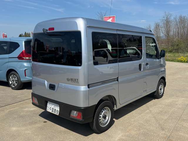 Daihatsu Hijet Cargo 4