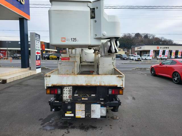 Isuzu Elf 11