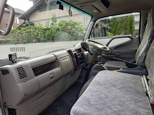 Hino Dutro 3